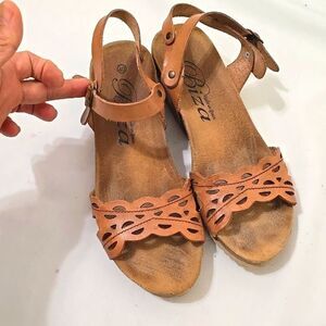 Biza Womens 9 (US) Maddison Ankle Strap Sandals White Leather Wedge Hook & Loop